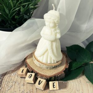 Świeca dekoracyjna WINTER GIRL Biała