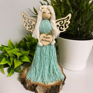 Anioł Stojący Na Dzień Kobiet