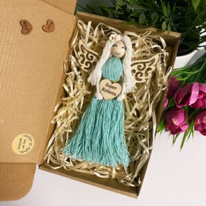 Anioł Stojący Na Dzień Kobiet