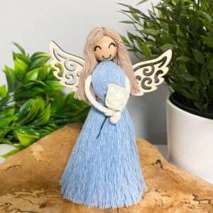 Anioł Stojący na Dzień Kobiet lub inne okazje