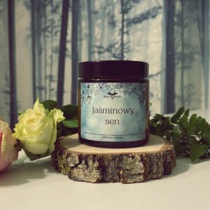 Jaśminowy sen – Naturalna świeca sojowa zapachowa o pojemności 120ml - niesamowity zapach naszej świecy sprawi, że będzie to idealny prezent aby zaskoczyć kogoś bliskiego - dostępna w sklepie rękodzielniczym Biały Kruk