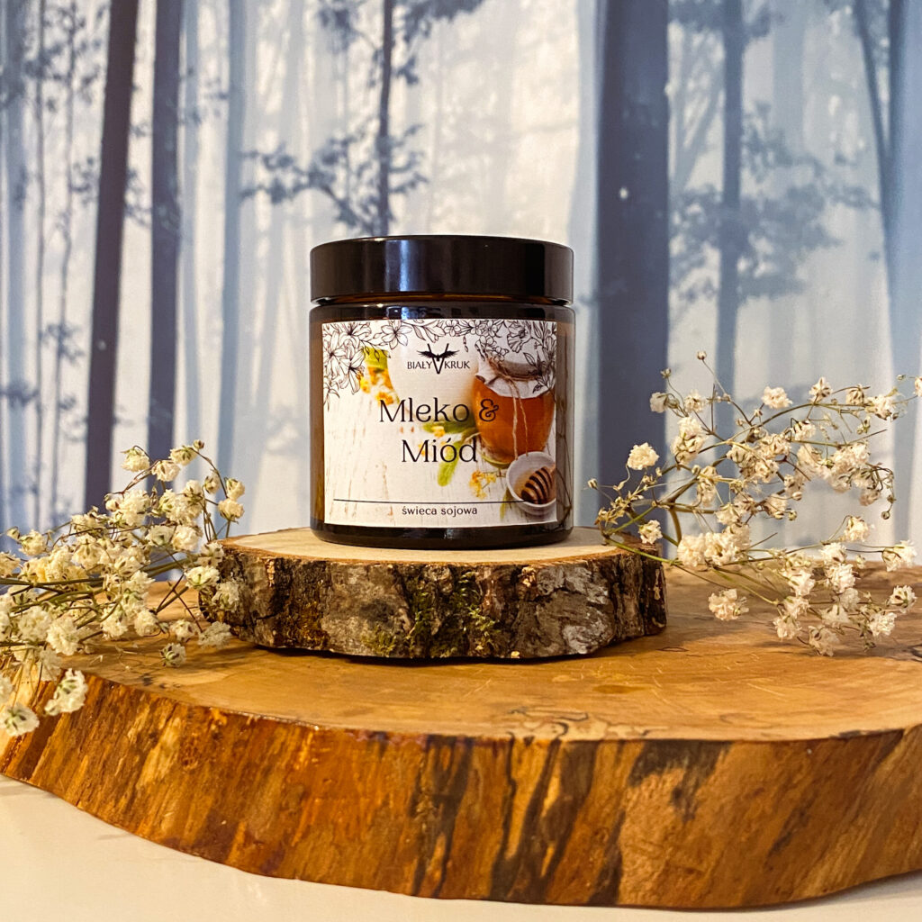 Mleko i Miód - Naturalna świeca sojowa zapachowa 120ml - zmień atmosferę w swoim pokoju w czasie palenia świecy na domowe SPA - dostępna w sklepie rękodzielniczym Biały Kruk