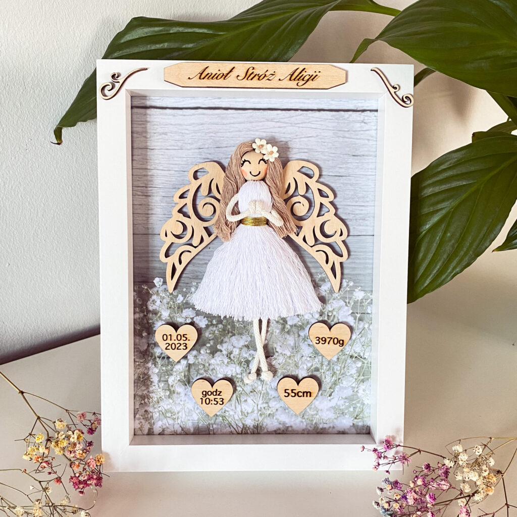 Anioł w Ramce Metryczka Pamiątka Chrztu Prezent upominek dla dziecka rękodzieło makrama dostępny w sklepie rękodzielniczym Biały Kruk
